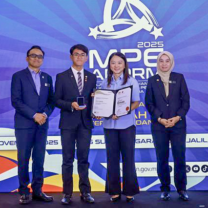 Hariz Achieves Prestigious Gold Duke of Edinburgh International Award